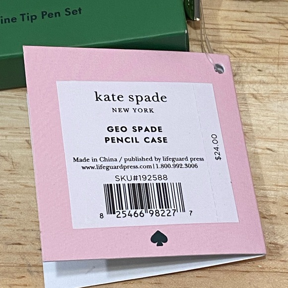 Kate Spade geo spade pencil case w/accessories +3 Black ink pen set NWT perfect - Picture 7 of 7